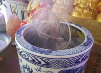 The Ultimate Guide to Ancestral Worship: Rituals for Cleaning Your Ancestral Altar and Trimming Incense Sticks