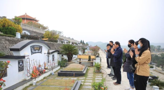 The Master Wordsmith’s Handbook: Enchanting Your Audience with Persuasive Copy