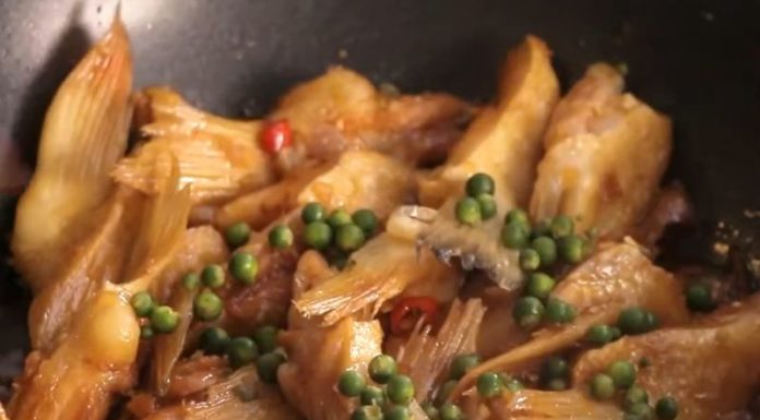 The Ultimate Guide to Cooking: Braised Salmon Fins with Green Peppercorns for a Flavorful, Appetizing Meal