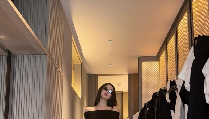 The Ultimate Guide to Nailing the Mini Skirt Look, Jennie and Jisoo Style