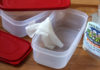 “Spice Up Your Life: Cleaning Plastic Containers with Everyday Ingredients”