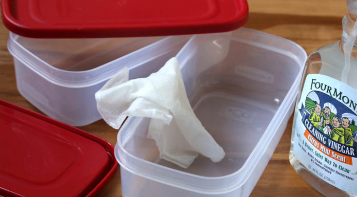 “Spice Up Your Life: Cleaning Plastic Containers with Everyday Ingredients”