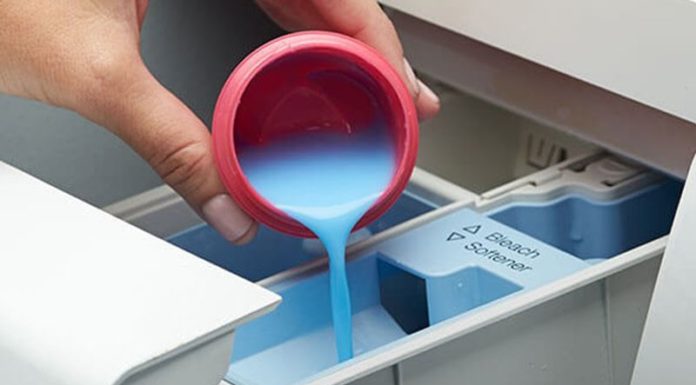 Why Moms Should Choose Liquid Laundry Detergent Over Powder Detergent.