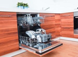 Why Your Dishwasher-Safe Plastic Containers Are Still Coming Out Dirty