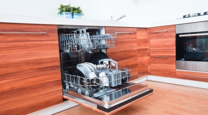 Why Your Dishwasher-Safe Plastic Containers Are Still Coming Out Dirty