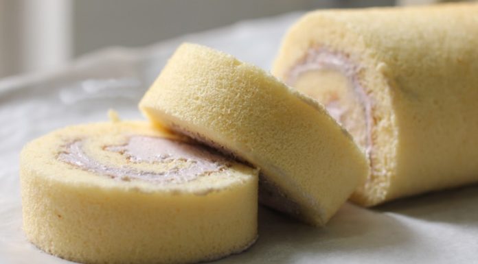 Why You Should Choose to Buy Sponge Cakes at Bach Hoa XANH?