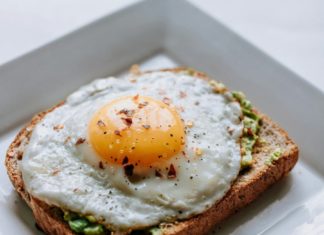 6 Nutrients to Nurture Your Skin’s Youthful Glow