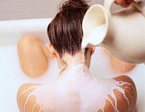 The Pros and Cons of Soap and Shower Gel: A Lady’s Guide to Choosing the Right Cleanser