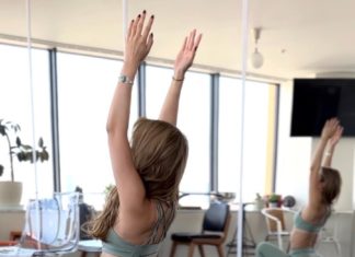 “4 Yoga Poses to Tone Up and Transform Your Body: Achieving a Slimmer Waistline”