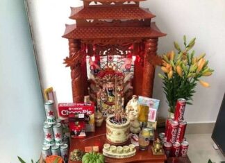 Why Do the Rich Often Place an Aquarium Next to the God of Wealth Altar?