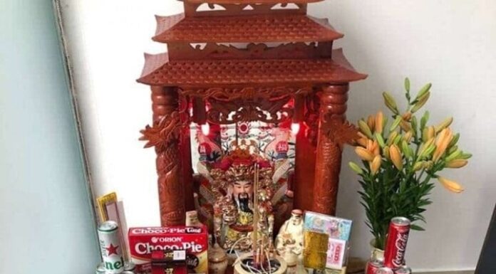 Why Do the Rich Often Place an Aquarium Next to the God of Wealth Altar?