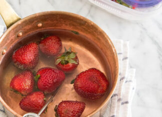 The Ultimate Guide: 2 Ways to Keep Strawberries Fresh for a Week