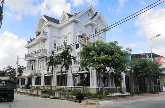 Why Scrap Collectors Can Become Billionaire Tycoons, Living in Mansions