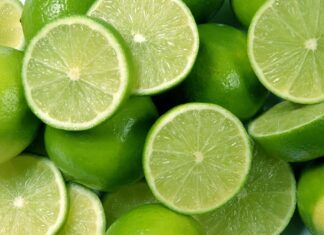 The Power of Citrus: 4 Effective Ways to Treat Dandruff with Lemon