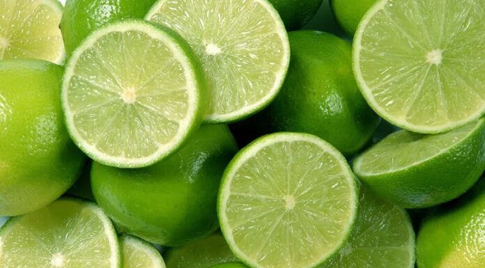 The Power of Citrus: 4 Effective Ways to Treat Dandruff with Lemon