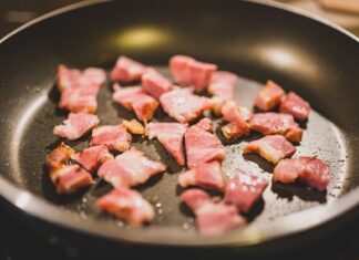 4 Common Mistakes to Avoid When Cooking Meat on a Gas Stove