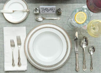 8 Creative Ways to Decorate Your Christmas Table This Holiday Season