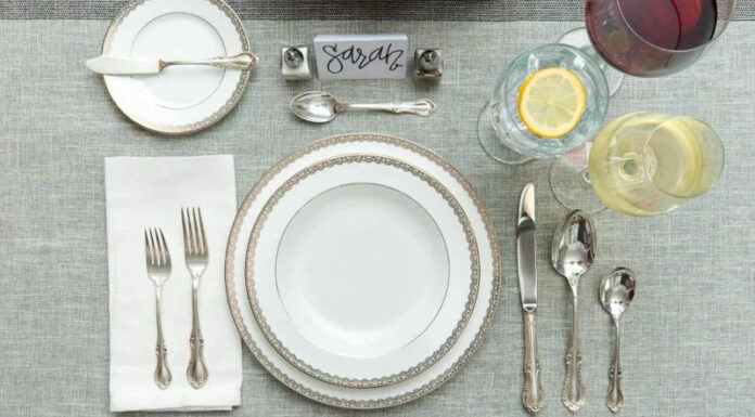 8 Creative Ways to Decorate Your Christmas Table This Holiday Season