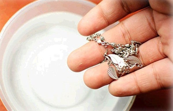 The Ultimate Guide to Silver Cleaning: Instant Shine, No Fuss!