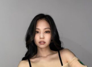 4 Ultra-Chic Ways to Style Off-Shoulder Tops to Flaunt Those Alluring Collarbones