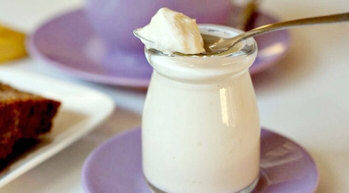 Can Acne-Prone Skin Benefit From Eating Yogurt? Understanding the Pros and Cons.