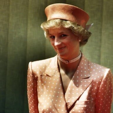 The Princess of Wales’ Guide to Styling a Blazer: Emulating Diana’s Chic and Sophisticated Look