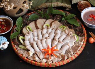 The Perfectly Poached Delicacy: A Crunchy, Silky Adventure