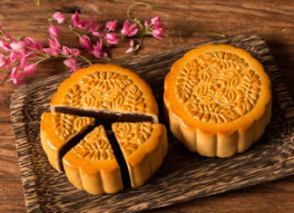 The Ultimate Moon Cake Recipe: A Delicate Blend of Bird’s Nest and Traditional Flavors