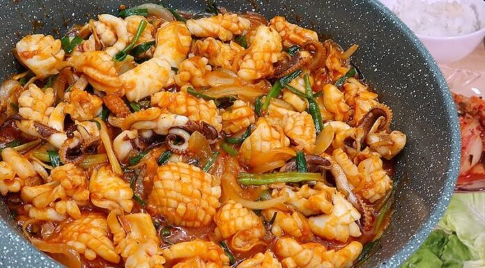 How to Make Delicious and Spicy Sa Te Stir-Fried Squid