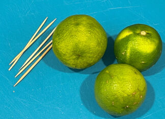 The Ultimate Hack: Juicing Lemons Without Cutting or Seeds