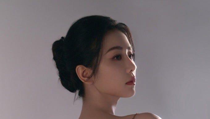 Graceful Swan-like Posture: The Ultimate Asset