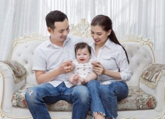 Naming a Child in 2022: The Significance of the Surname ‘Hoàng’ and Its Promise of a Bright Future