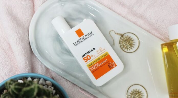 The Ultimate Guide to 10 Sunblocks that Won’t Turn Your Skin Tone Ashy: Achieving a Natural, Flawless Base