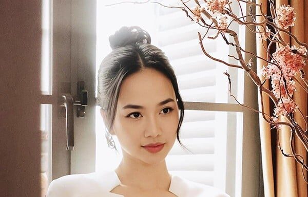 The Secret to Ageless Beauty: A Chat with the “Bride Wars” Actress on Her Timeless Looks and Tips