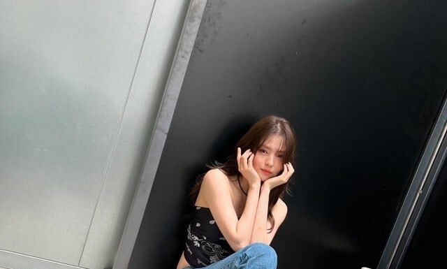 The Ultimate Style Guide: Han So Hee’s Tips for Rocking Dark Colors with a Youthful Edge