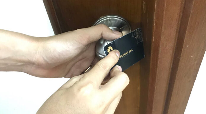 7 Simple Hacks to Open Your Door Lock When You’re Locked Out