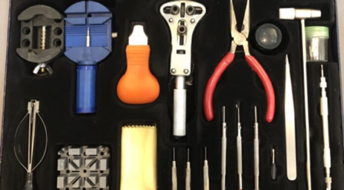 The Ultimate Guide to Unlocking Secrets: Unfastening Straps and Opening Cases for Battery-Operated and Mechanical Timepieces