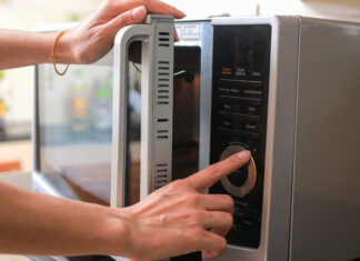 The Ultimate Guide to Microwave Safety: Essential Do’s and Don’ts Every Home Chef Needs to Know