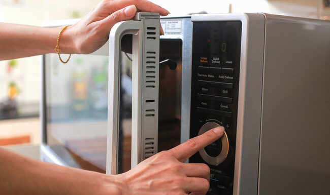 The Ultimate Guide to Microwave Safety: Essential Do’s and Don’ts Every Home Chef Needs to Know