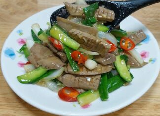 The Ultimate Crispy Pork Kidney and Cucumber Stir-Fry: A Mouthwatering Delight
