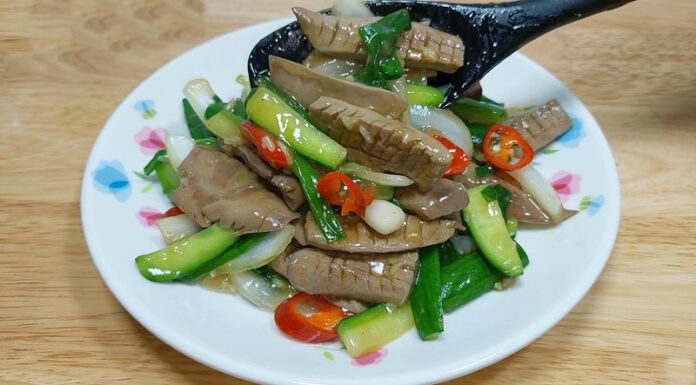 The Ultimate Crispy Pork Kidney and Cucumber Stir-Fry: A Mouthwatering Delight