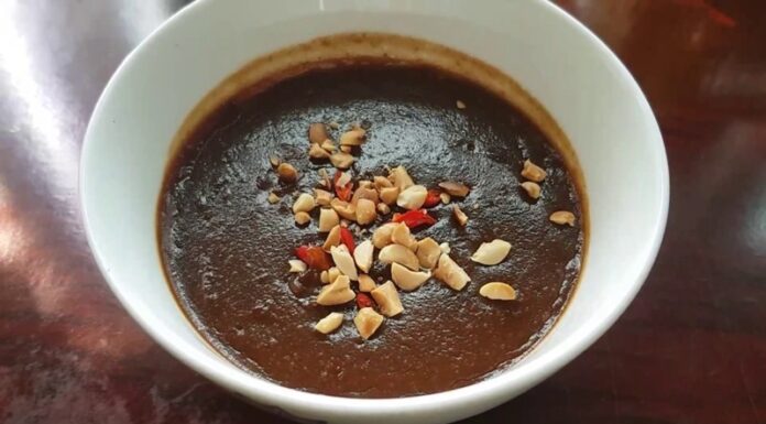 The Ultimate Guide to Dipping Sauce: 4 Easy and Delicious Recipes for Your Summer Spring Rolls