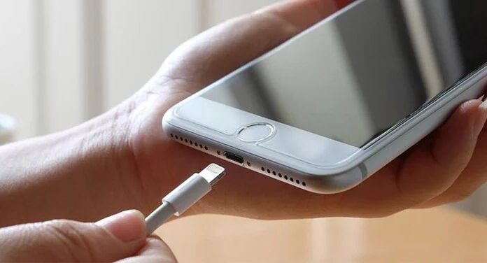 The Ultimate Guide to Cleaning Your iPhone’s Charging Port