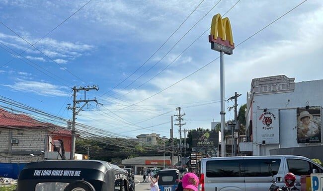 4 Styles of Pants That Can Visually Lengthen Your Silhouette but Can Also Be a Fashion Faux Pas If Not Worn Right