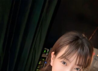 “The Secret to Her Beauty: Unveiling Her Flawless Skin and Figure”