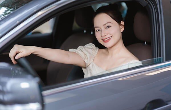 “The Secret to Lan Phuong’s Glowing Skin: An Affordable, Familiar Oil”