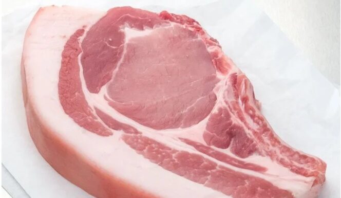 “The Ultimate Guide to Perfectly Boiled Meat: A Simple Step to Remove Growth Promoters for Tender and Flavorful Results”