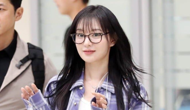 The Ultimate Guide to Wearing White: Kim Ji Won’s Simple Yet Chic Style for Work and Play