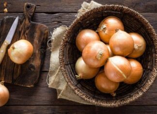 “Keep Your Onions Fresh for Weeks: Easy Storage Hacks to Prevent Waste”