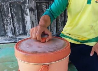 The Easiest Way to Open a Stuck Jar Lid.